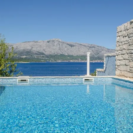 Traditional Stone House With Swimming Pool Lumbarda