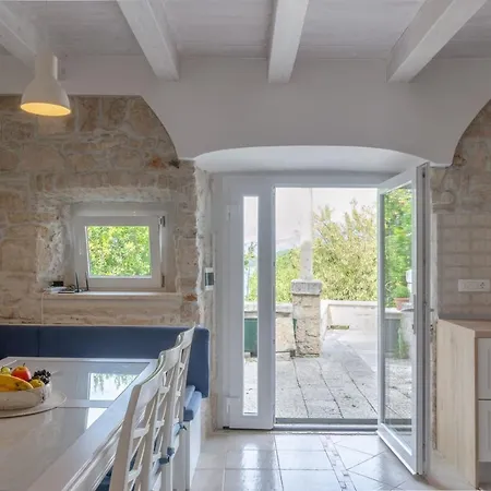 Traditional Stone House With Swimming Pool * Lumbarda