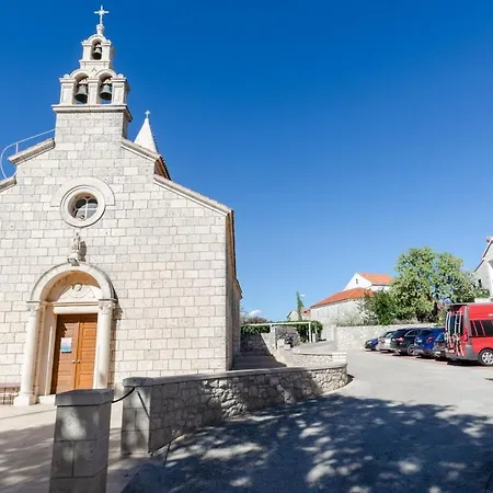 Villa Traditional Stone House With Swimming Pool