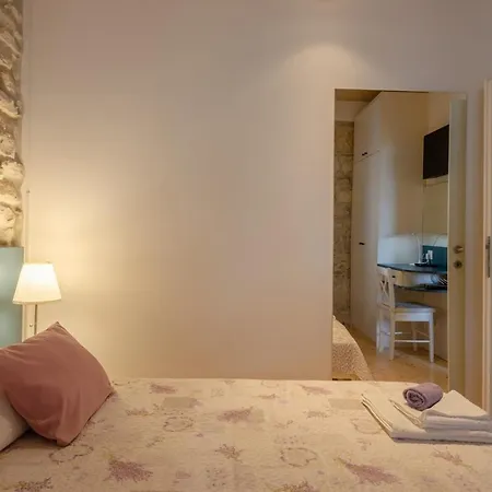 فيلة Traditional Stone House With Swimming Pool لومباردا