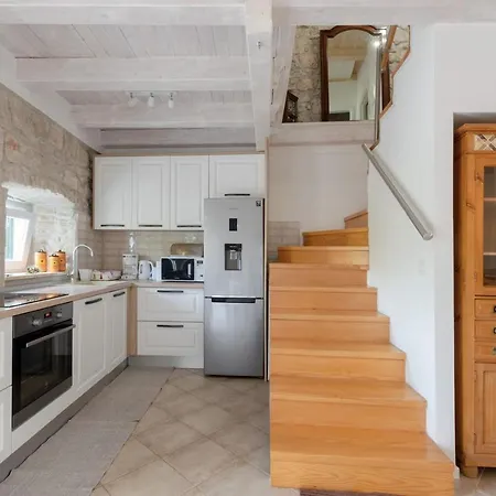 Villa Traditional Stone House With Swimming Pool Lumbarda