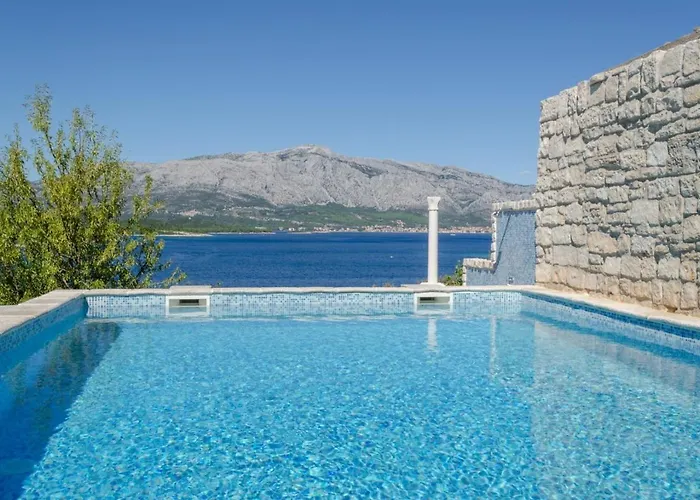 Traditional Stone House With Swimming Pool Lumbarda