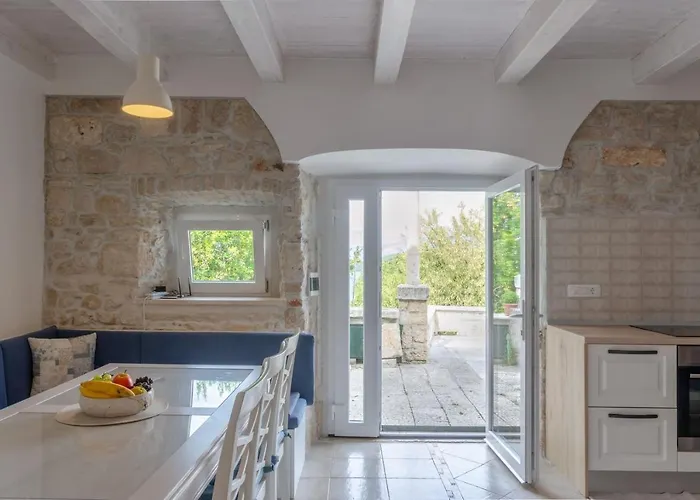 Traditional Stone House With Swimming Pool * Lumbarda