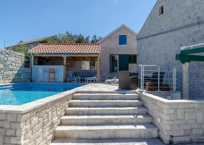 Traditional Stone House With Swimming Pool Villa