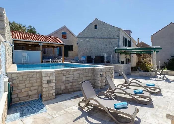 Traditional Stone House With Swimming Pool Villa