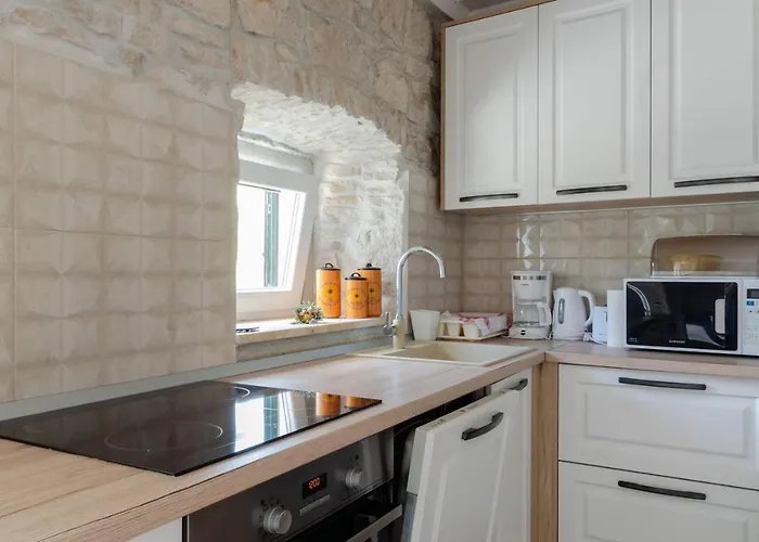 Traditional Stone House With Swimming Pool * Lumbarda