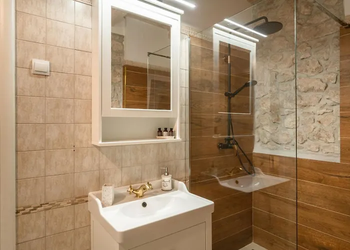 Traditional Stone House With Swimming Pool * Lumbarda